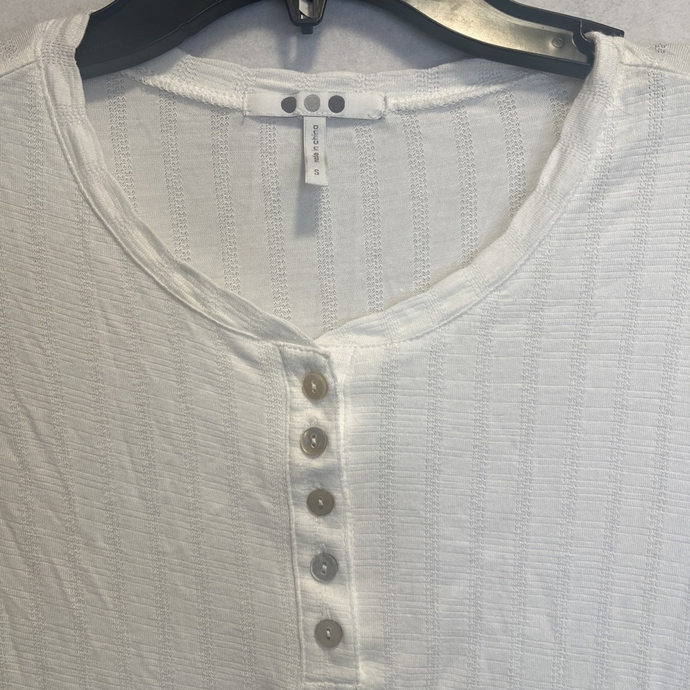 Three Dots‎ Women's White Short Sleeve Top 5 Button Front Size Small